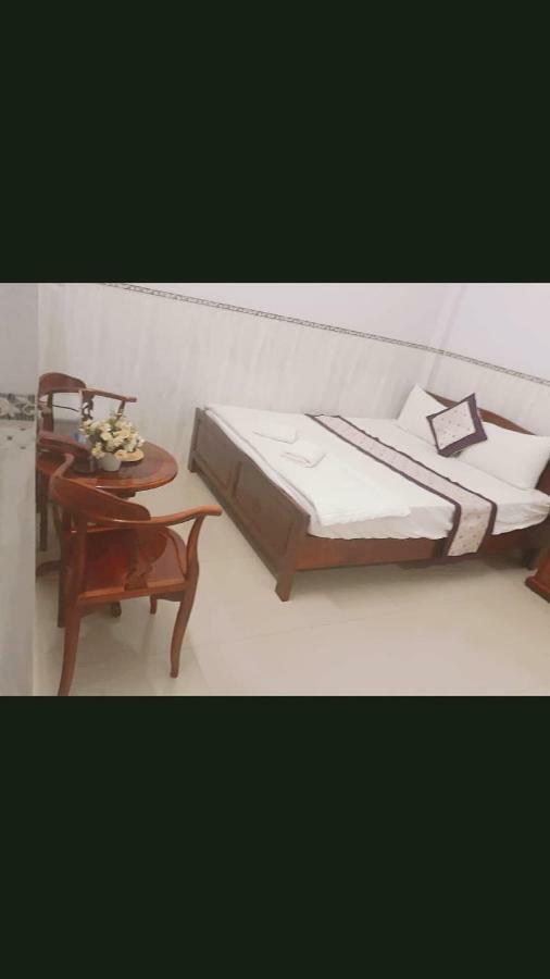 Minh Minh Hotel Куинён Экстерьер фото