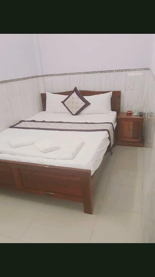 Minh Minh Hotel Куинён Экстерьер фото